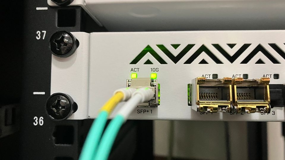 Fibras ópticas, switches y cableado: los materiales han llegado!
